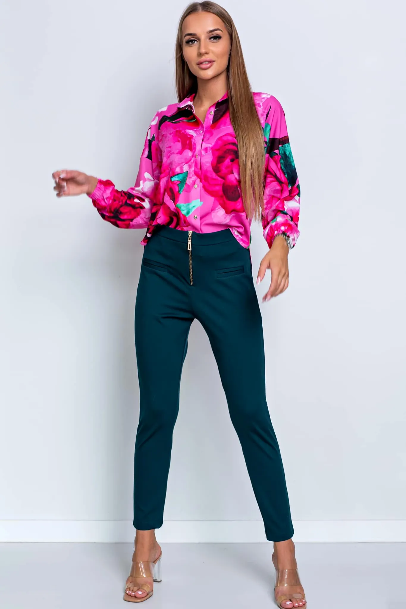 Camicia fucsia a fantasia floreale con bottoni dotati