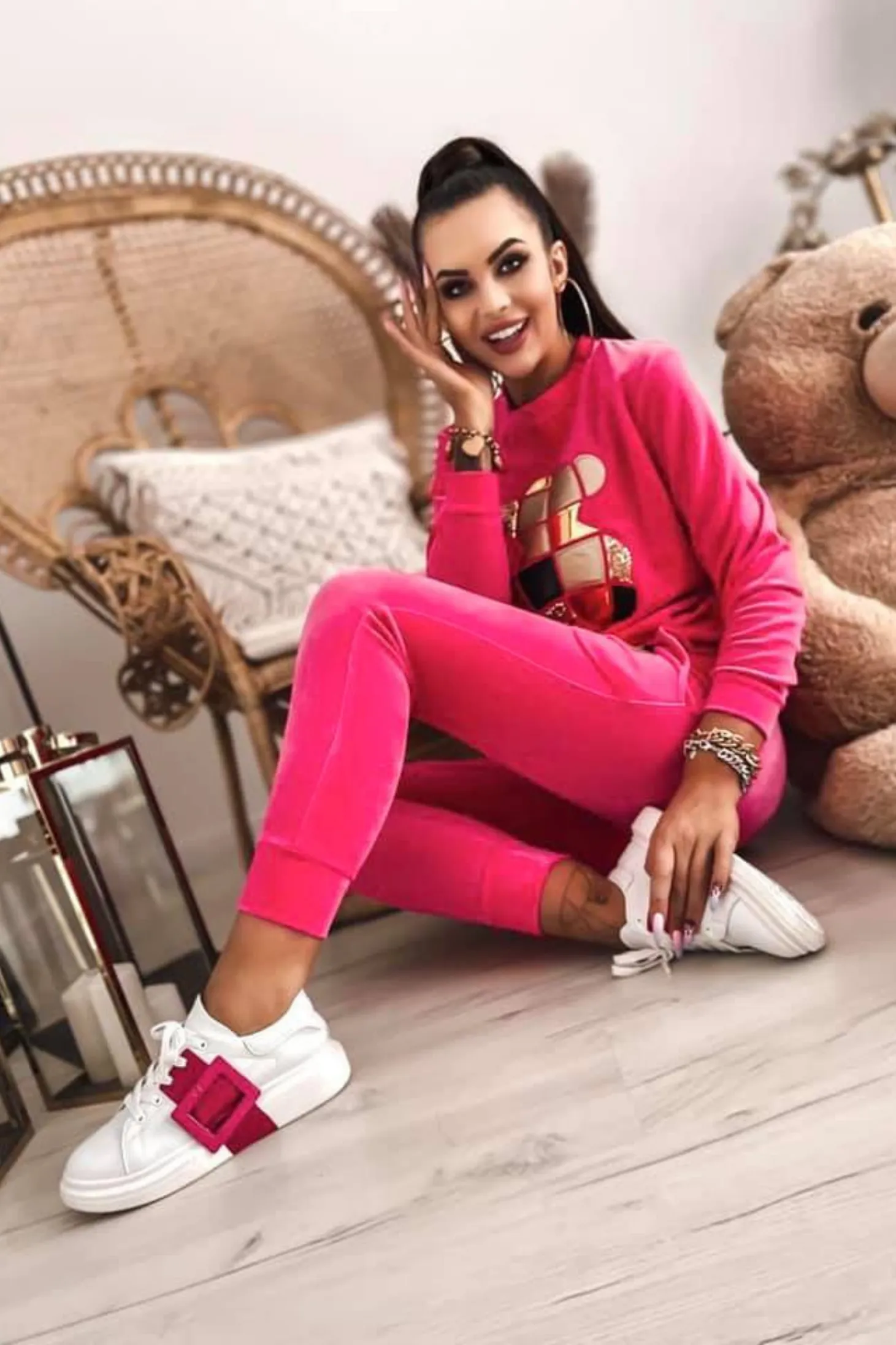 Completo casual sportivo fucsia corallo in velluto con stampa dorata a orsetto